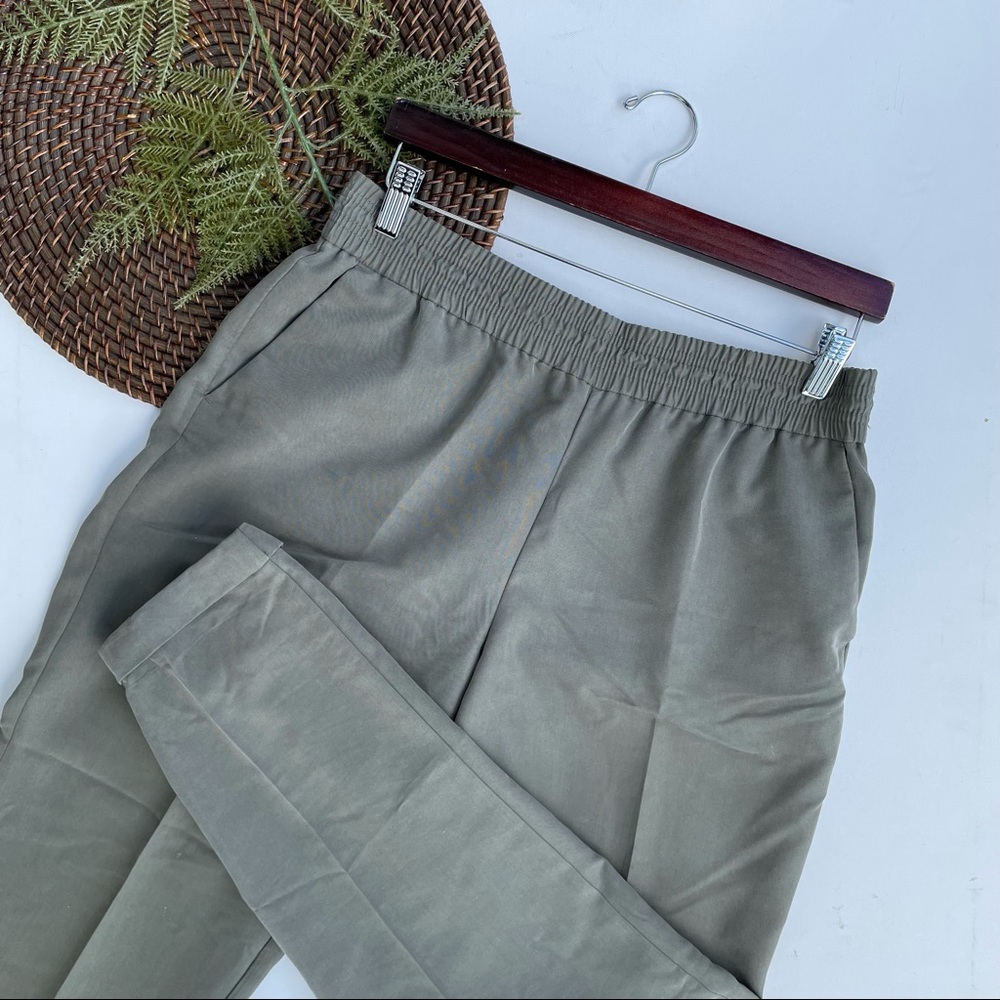 Chico’s Women’s Pants Olive Green Pull On Pockets Size 1.5 Medium 10